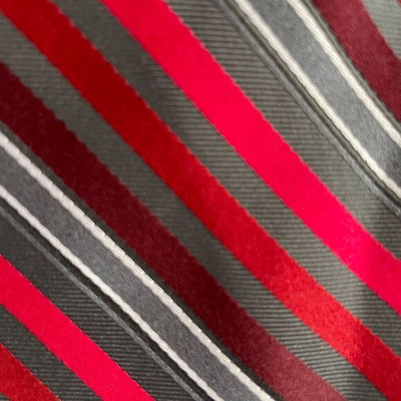 Men's red & gray silk tie - Picture 5 of 6